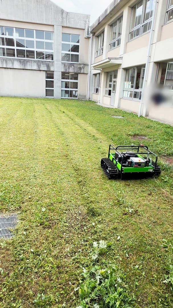 【東広島市 高美が丘】学校敷地の草刈りを行いました｜施工事例